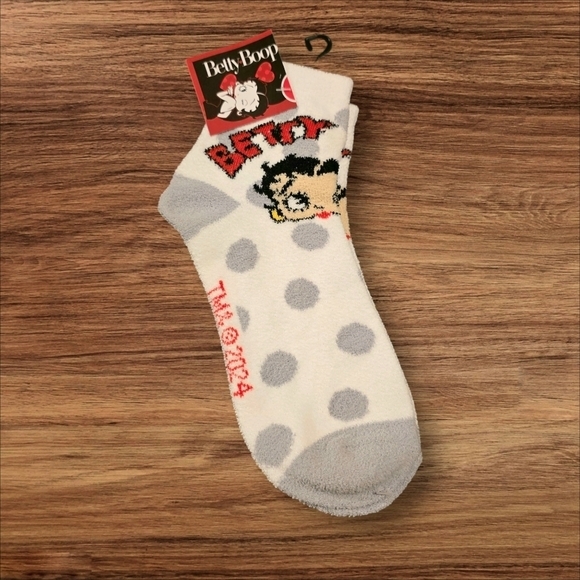 Betty Boop Polkadot Fuzzy Plush Women's Socks Red & Gray NWT Size‎ 9-13 - Picture 1 of 2